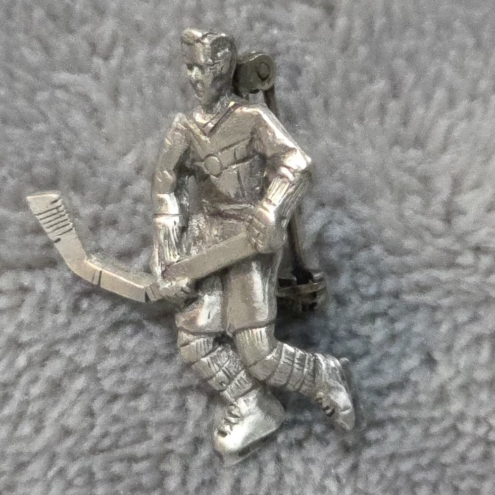 Vintage Hockey Player Pin Tie Brooch Silver tone